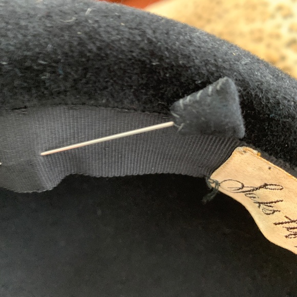 Vintage 1940s Saks Fifth Avenue Black Hat Wool with Feather and Beading - Picture 15 of 16